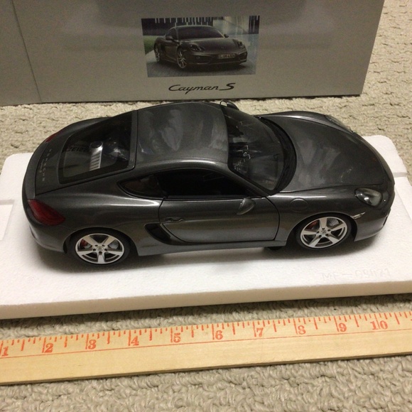 Porsche Cayman S 1:18 Scale Model. New in Box. - Picture 2 of 9